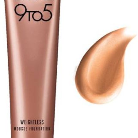 Lakmé 9 to 5 Weightless Mousse Foundation